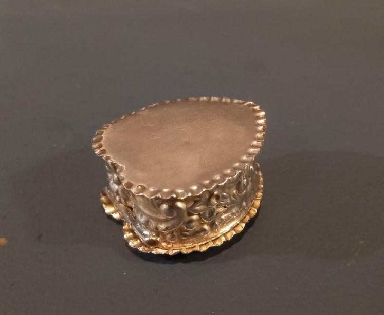 Edwardian Silver Heart Shaped Box - Image 4