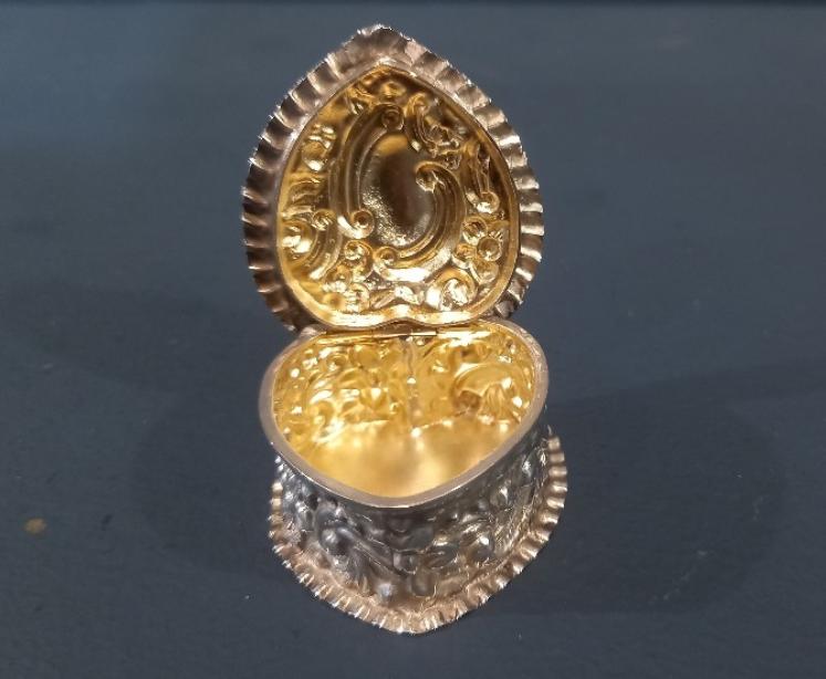 Edwardian Silver Heart Shaped Box - Image 5