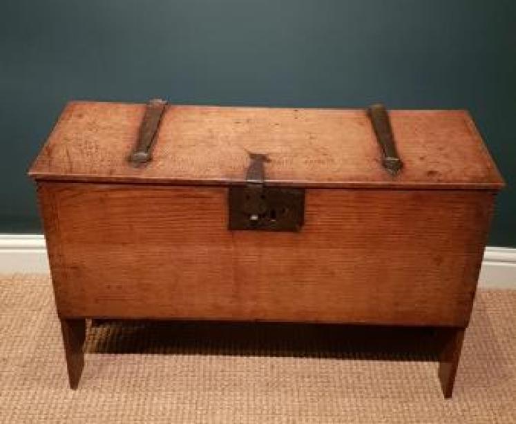 Small Georgian Oak Six Plank Coffer - Image 1