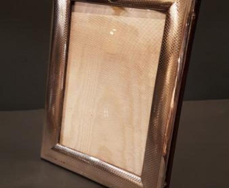 George V Silver Engine Turned Photo Frame - Image 4