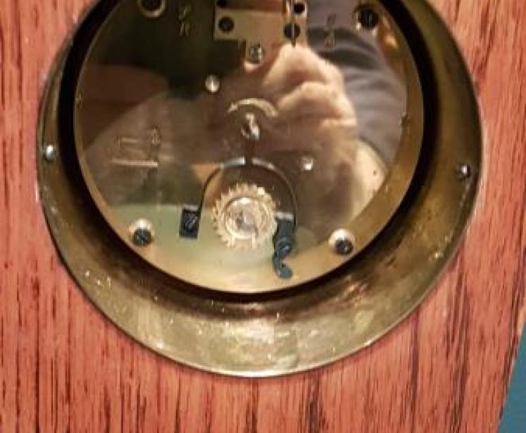 Impressive Inlaid Oak Mantel Clock - Image 4