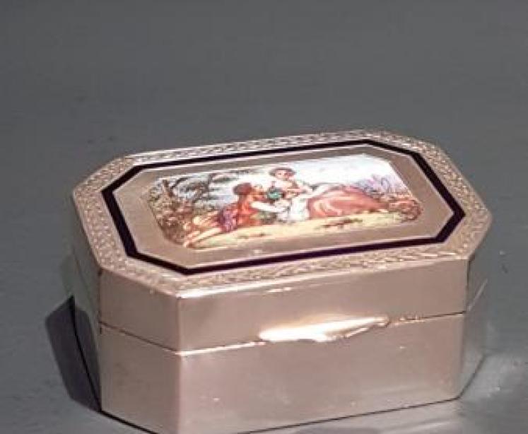 Fine Quality Silver and Enamel Box - Image 1