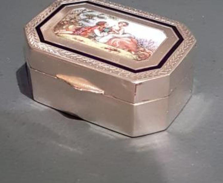 Fine Quality Silver and Enamel Box - Image 6
