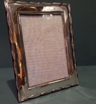 Antique Silver Twisted Ribbon Surround Photo Frame