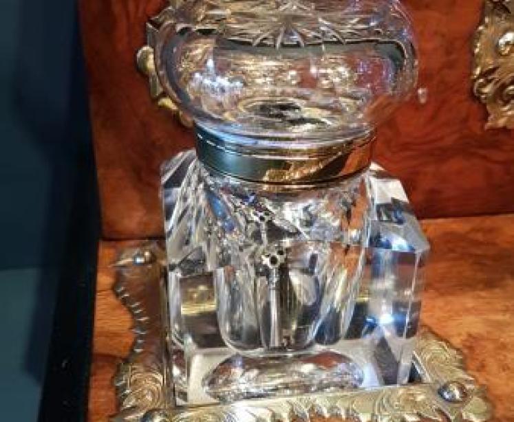 Fine Quality Victorian Walnut Stationary and Ink Stand  - Image 4