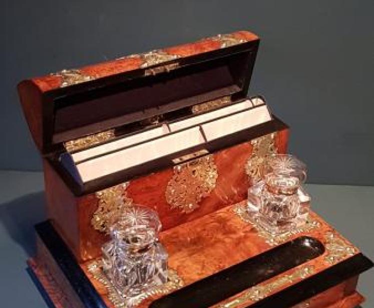 Fine Quality Victorian Walnut Stationary and Ink Stand  - Image 5