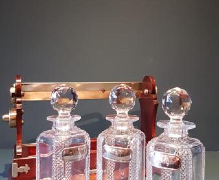 Immaculate Victorian Mahogany 3 Bottle Tantalus  - Image 3