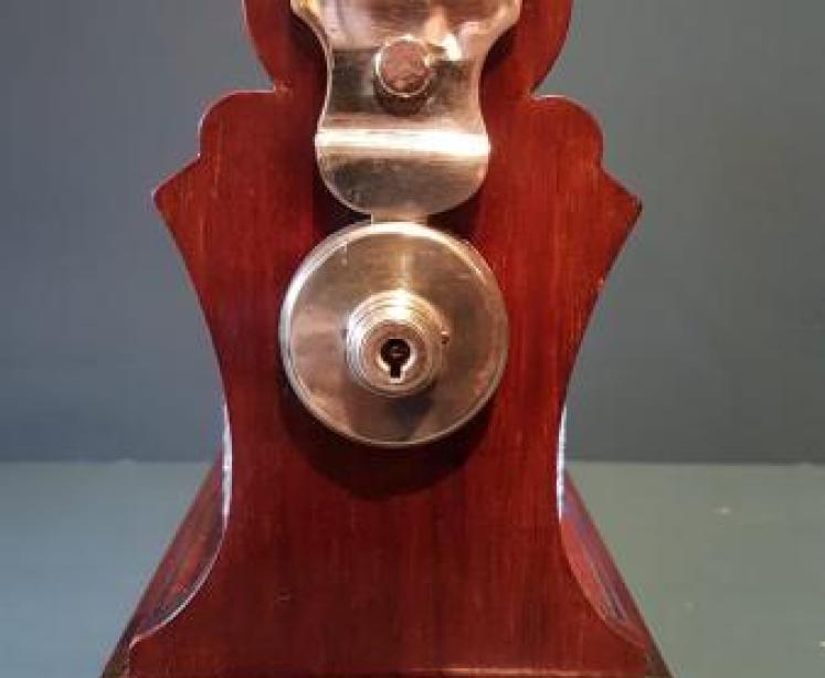 Immaculate Victorian Mahogany 3 Bottle Tantalus  - Image 6