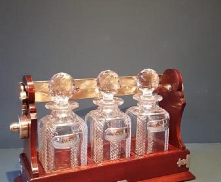 Immaculate Victorian Mahogany 3 Bottle Tantalus  - Image 7
