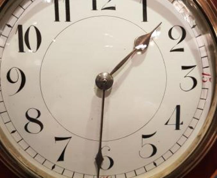 Fine Edwardian Keyhole Shaped Inlaid Mantel Clock - Image 2