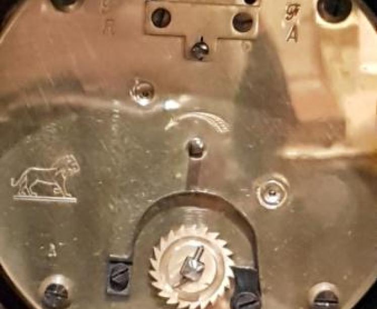 Fine Edwardian Keyhole Shaped Inlaid Mantel Clock - Image 3