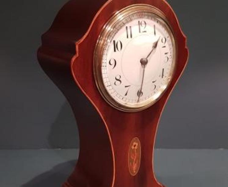 Fine Edwardian Keyhole Shaped Inlaid Mantel Clock - Image 4