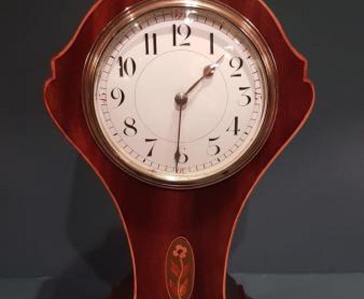 Fine Edwardian Keyhole Shaped Inlaid Mantel Clock - Image 5