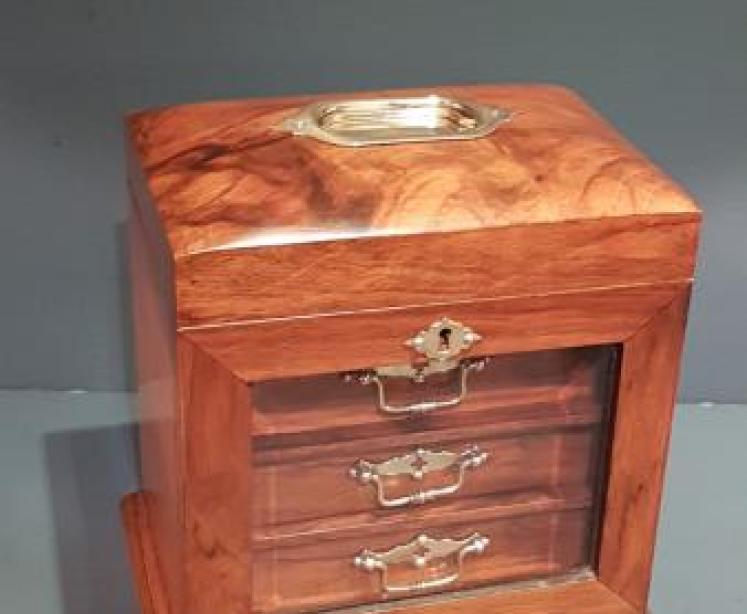 Immaculate Victorian Walnut Jewellery Box - Image 1