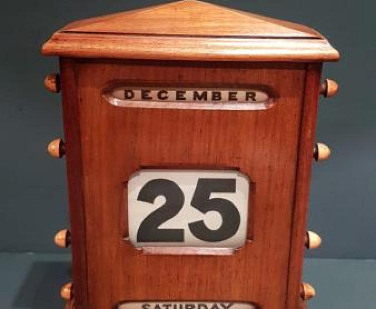 Large Edwardian Walnut Perpetual Desk Calendar - Image 3