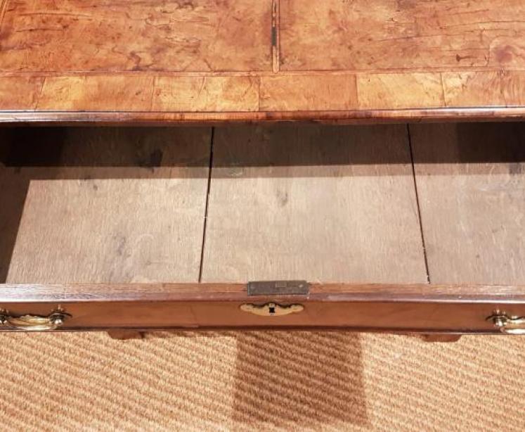 Superb George I Walnut Kneehole Desk  - Image 4