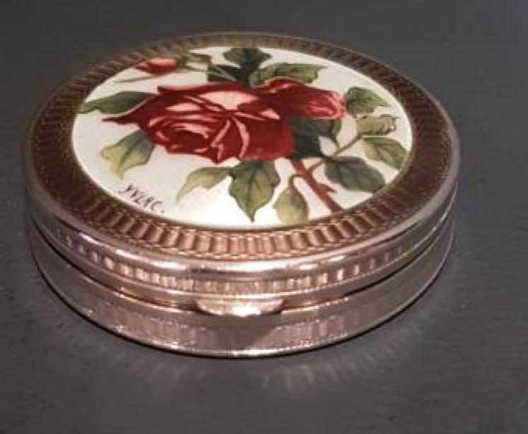 Fine Quality Silver and Enamel Box - Image 1