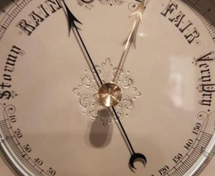 Victorian Brass Cased Marine Barometer with Crescent Thermometer - Image 4