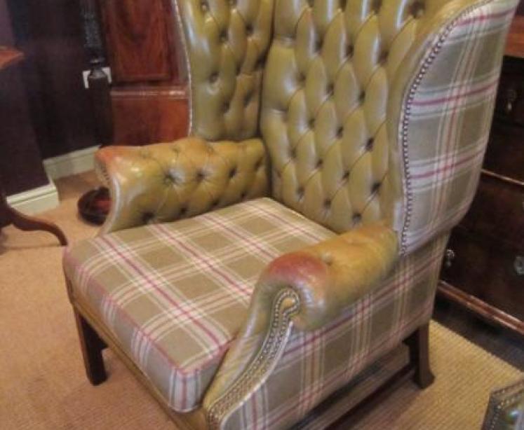 Superb Pair of Edwardian Leather Buttoned Wing Armchairs - Image 4