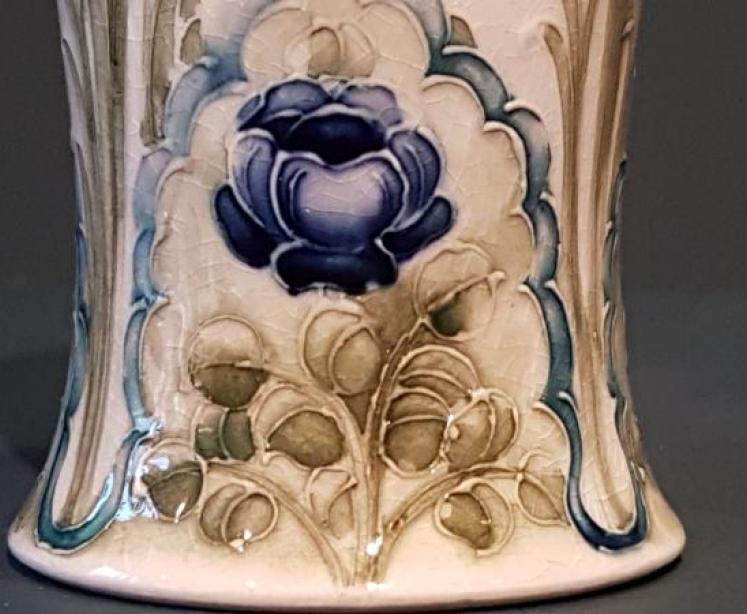 Superb McIntyre Moorcroft Poppies Vase - Image 3