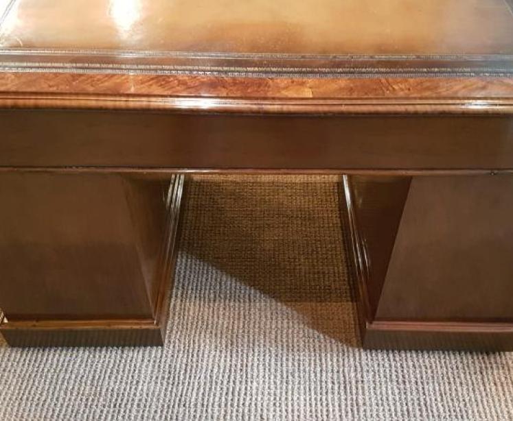 Top Quality Victorian Burr Walnut Pedestal Desk - Image 3