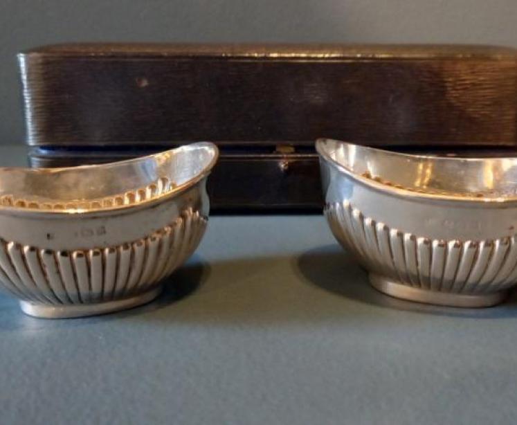 Edwardian Period Boxed Pair of Silver Dishes  - Image 3