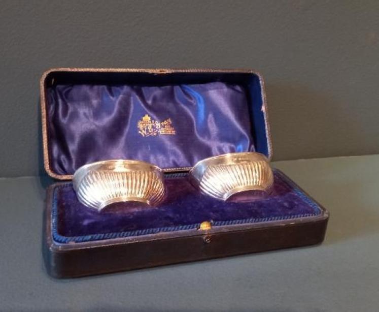 Edwardian Period Boxed Pair of Silver Dishes  - Image 7