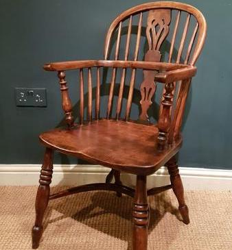 Early Victorian Yew Wood Windsor Chair
