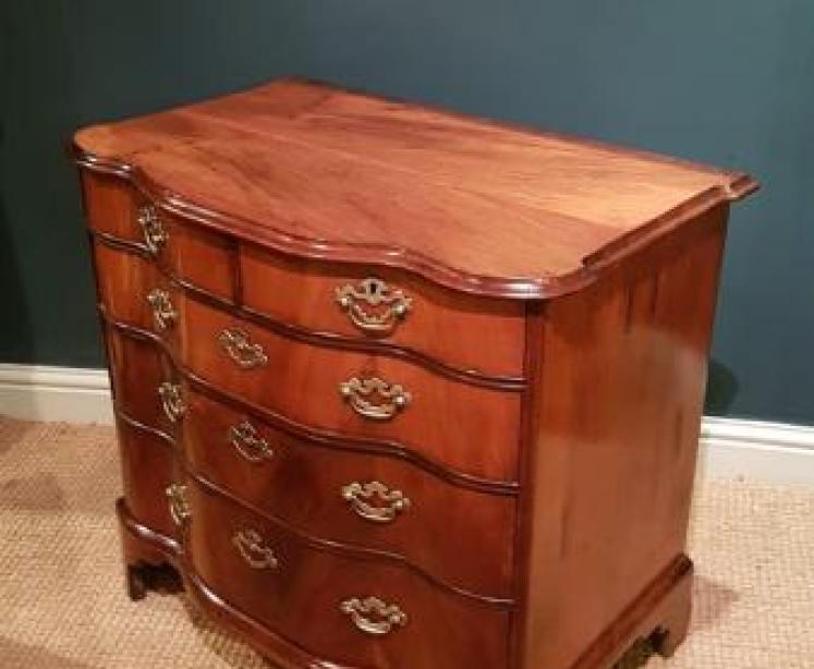 Fine George II Period Walnut Ribbon Fronted Chest - Image 3