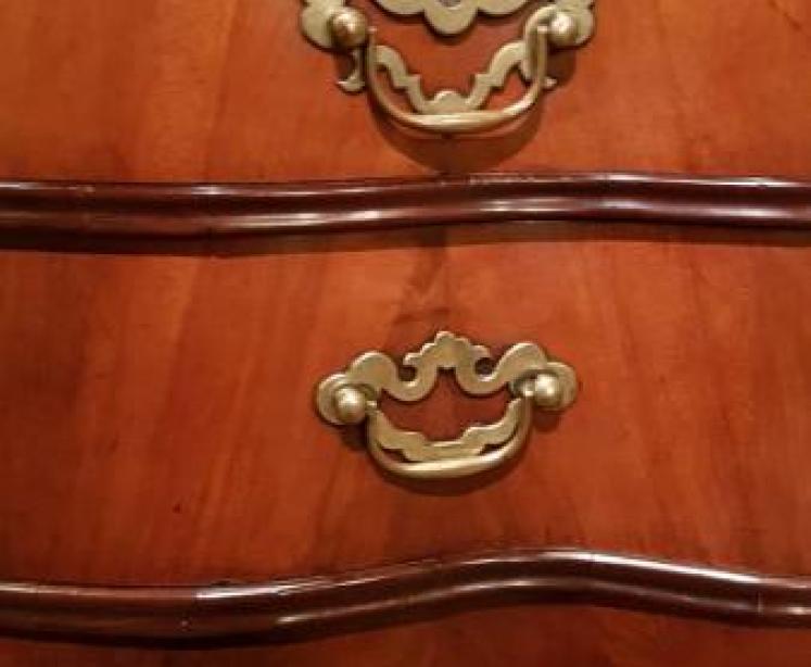 Fine George II Period Walnut Ribbon Fronted Chest - Image 5