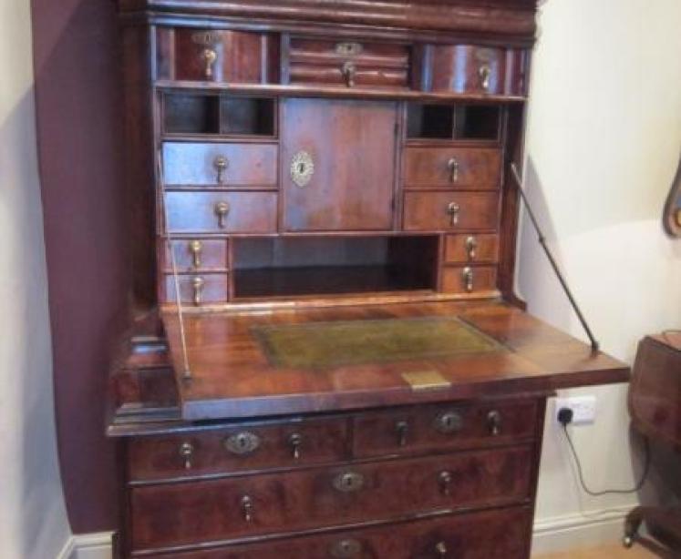 Stunning William & Mary Period Walnut Escritoire - Image 1