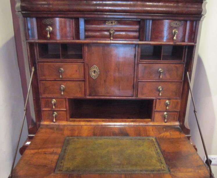 Stunning William & Mary Period Walnut Escritoire - Image 2