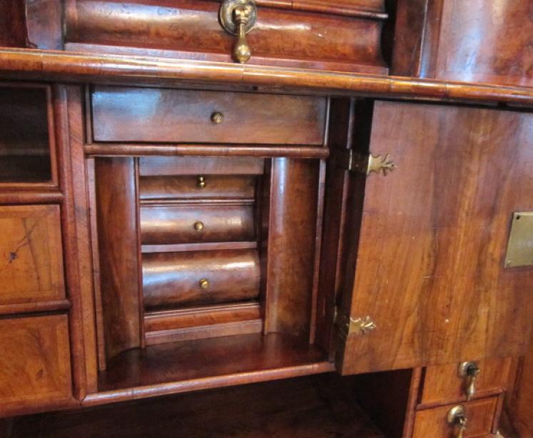 Stunning William & Mary Period Walnut Escritoire - Image 3