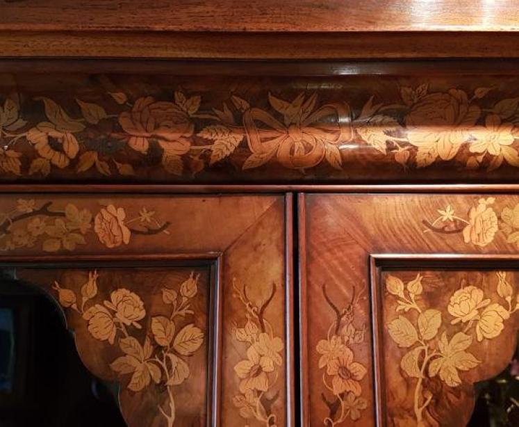 Magnificent Quality Walnut Marquetry Library Bookcase - Image 4