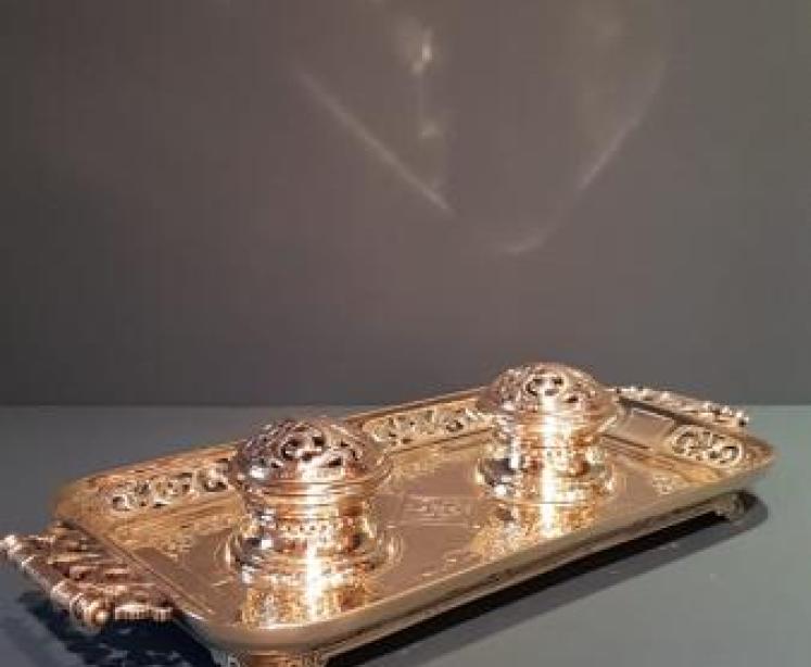 Victorian Cast Brass Pen and Ink Stand - Image 2