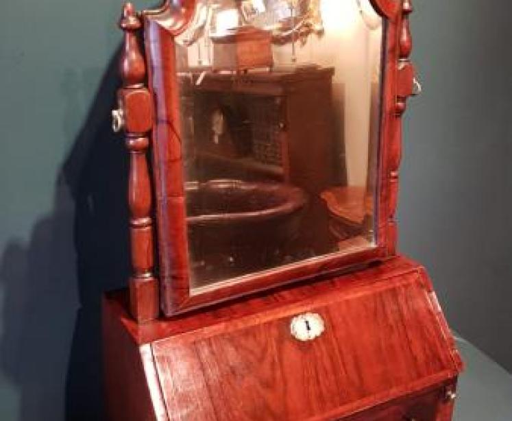 George I Walnut Toilet Mirror - Image 2