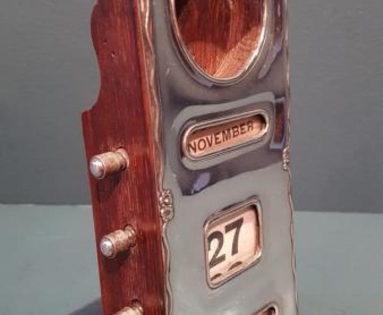 Silver Perpetual Desk Calendar and Pocket Watch Holder - Image 2