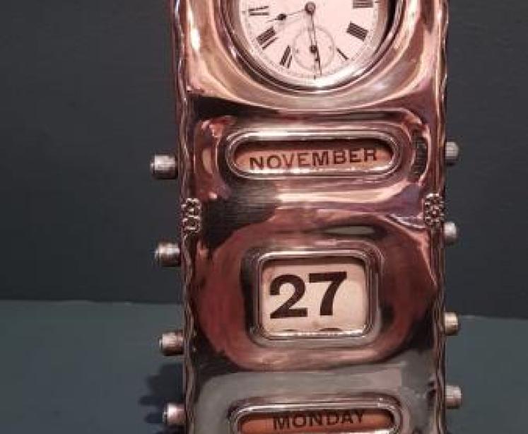 Silver Perpetual Desk Calendar and Pocket Watch Holder - Image 7
