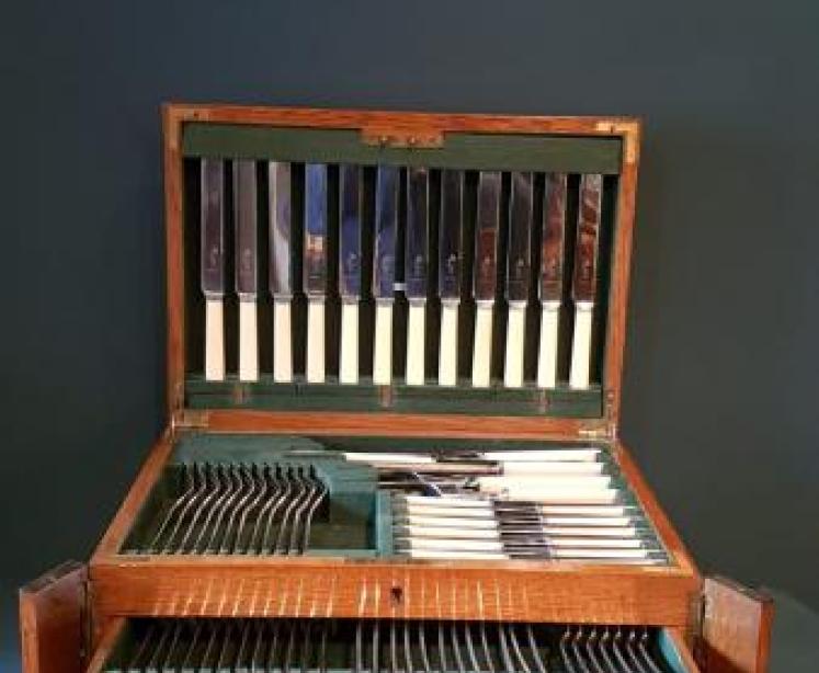 Immaculate Silver Plated 12 Place Setting Canteen of Cutlery - Image 1