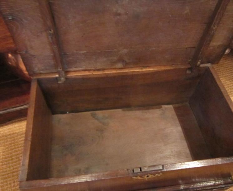 Small William & Mary Period Oak Coffer Bach - Image 4