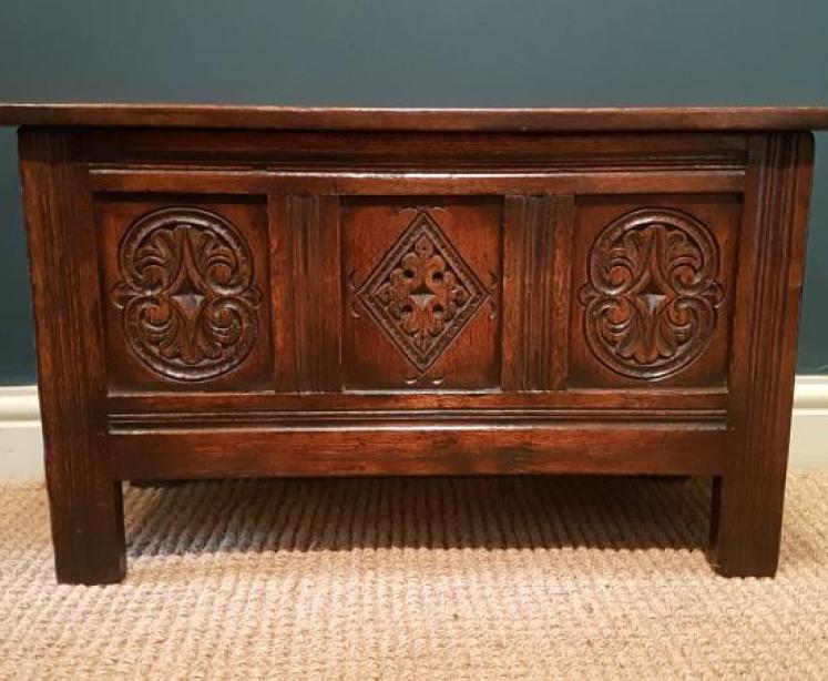 Very Small Oak Coffer - Image 2