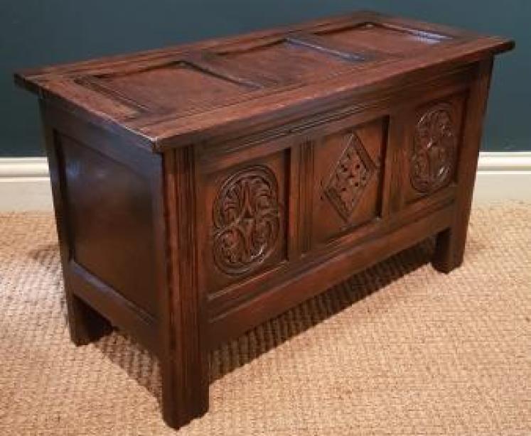 Very Small Oak Coffer - Image 5