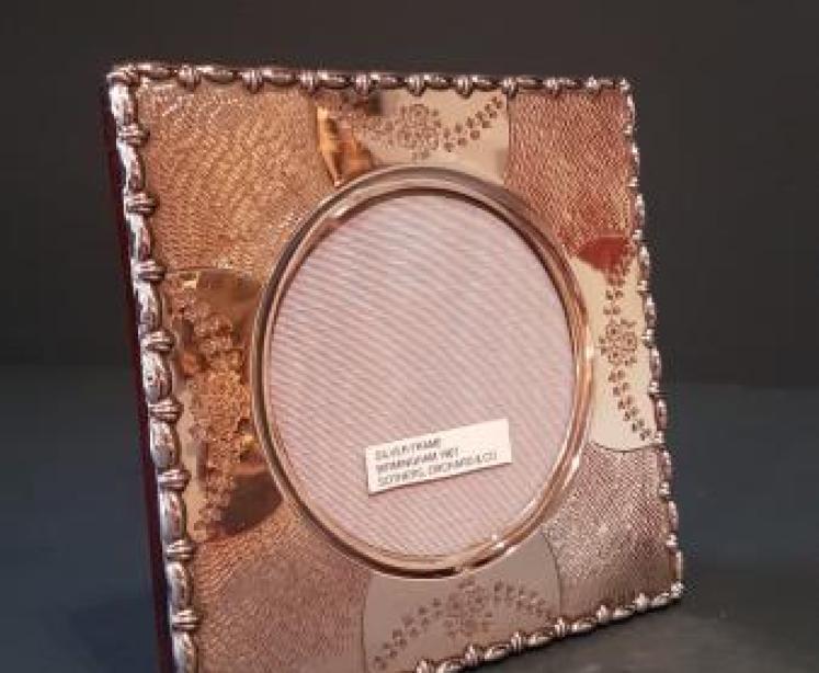 Fine Quality Edwardian Silver Engraved Photo Frame - Image 2