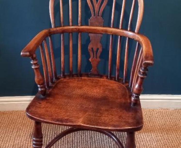 Early Victorian Ash & Yew Low Back Windsor Armchair - Image 1