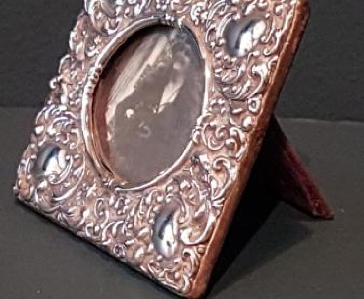 Small Victorian Embossed Silver Photo Frame  - Image 4