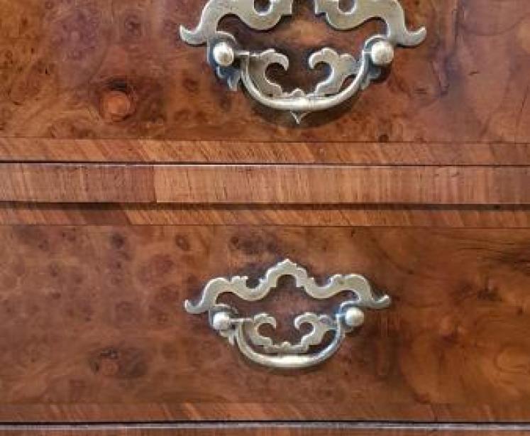 Fine Quality George III Bachelor's Chest - Image 7