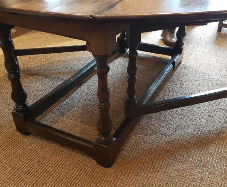 Large George II Period Oak Drop Leaf Table - Image 7