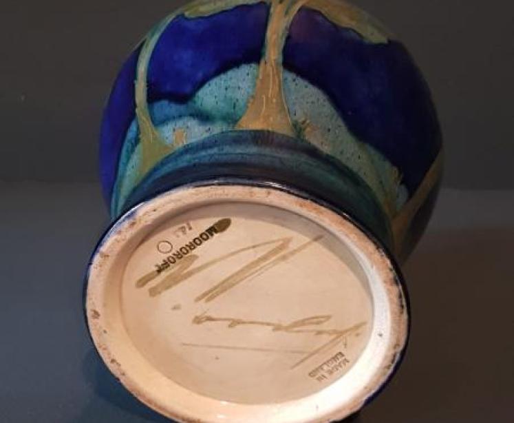 Superb Moorcroft Moonlit Blue Vase - Image 4