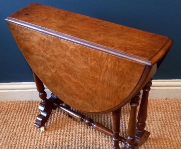 Mid Victorian Figured Walnut Baby Sutherland Table - Image 1