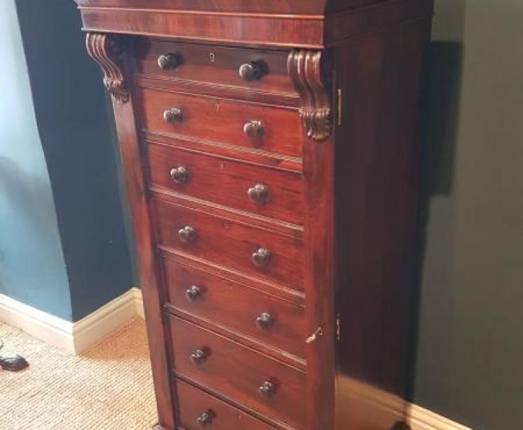 Fine Quality Early Victorian Wellington Chest - Image 7